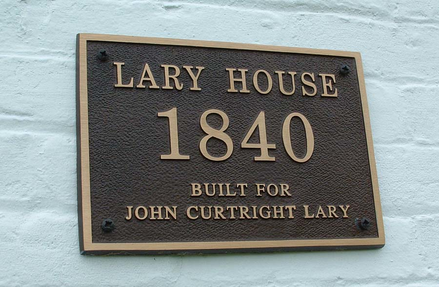 01.1_House plaque